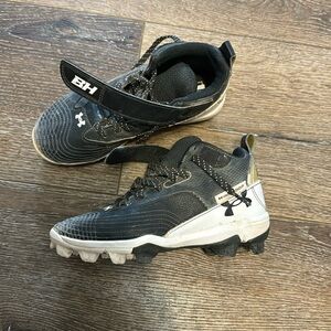 Under armour football cleats 1Y